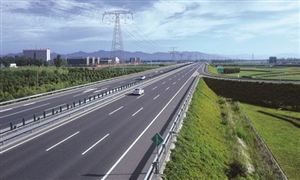 中國(guó)高速公路通車?yán)锍叹邮澜绲谝?高速公路一公里的造價(jià)是多少 我國(guó)智能交通市場(chǎng)發(fā)展前景如何? 