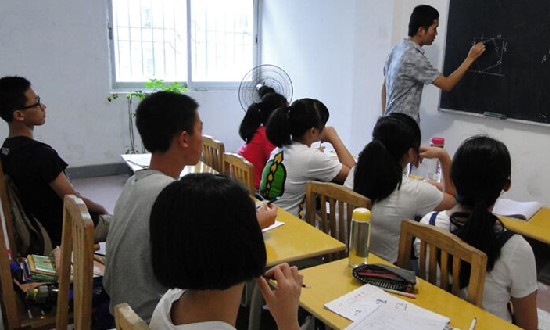 官方通報深圳一中學家委會組織送禮：將費用如數(shù)退還家長