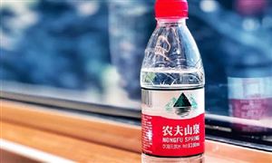 農(nóng)夫山泉回應(yīng)未開(kāi)封瓶裝水現(xiàn)蛆蟲(chóng) 礦泉水市場(chǎng)規(guī)模及需求分析
