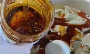 男子嫌一碗餛飩58元太貴倒光辣椒油 我國(guó)餐飲服務(wù)行業(yè)發(fā)展現(xiàn)狀如何？