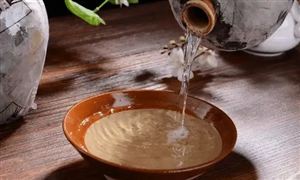 1-5月全國規(guī)模以上釀酒企業(yè)白酒產(chǎn)量上漲 釀酒行業(yè)前景分析
