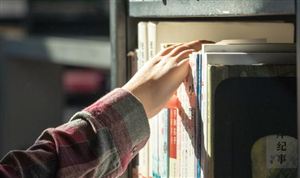 2022中國(guó)實(shí)體書店行業(yè)現(xiàn)狀分析及未來(lái)發(fā)展前景預(yù)測(cè)
