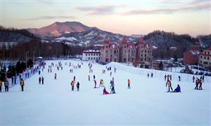 2025年我國冰雪產(chǎn)業(yè)總規(guī)模預計1萬億元  冰雪行業(yè)市場發(fā)展迎爆發(fā)期