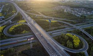 交通運(yùn)輸部：昨日全國高速公路貨車通行671.75萬輛 高速公路的最新消息