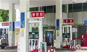 最新油價(jià)上調(diào) 加滿一箱油多花 年內(nèi)成品油調(diào)價(jià)將呈現(xiàn)出八漲六跌兩擱淺的格局