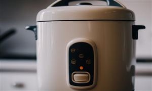 我國電壓力鍋市場競爭激烈，產(chǎn)品升級不斷迭代 中國電壓力煲市場發(fā)展分析2023