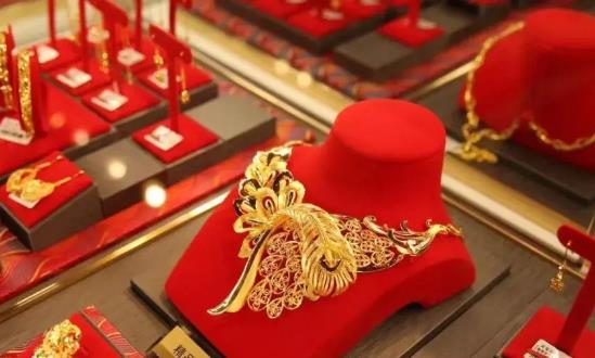 上半年老鳳祥黃金業(yè)務(wù)創(chuàng)收超400億 黃金飾品需求持續(xù)增長