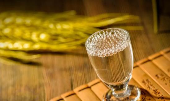 行業(yè)三大趨勢：高端化、多元化、生態(tài)化 白酒流通行業(yè)深度調(diào)研