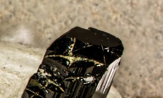 電氣石行業(yè)調(diào)研分析 電氣石粉納米化將成為電氣石應(yīng)用主要的發(fā)展趨勢(shì)