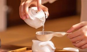 高顏值加智能化 茶具生產設計傾向年輕化 茶具行業(yè)發(fā)展現(xiàn)狀分析