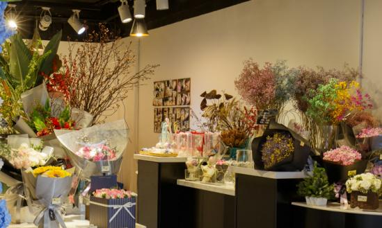 中國(guó)花店行業(yè)的市場(chǎng)規(guī)模在近年來(lái)不斷擴(kuò)大?  花店轉(zhuǎn)型線(xiàn)上是必然趨勢(shì)