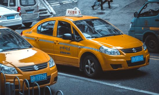 出租車(chē)行業(yè)的傳統(tǒng)營(yíng)運(yùn)模式正備受挑戰(zhàn)  出租車(chē)產(chǎn)業(yè)現(xiàn)狀分析