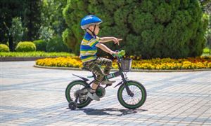 中國(guó)的16歲以下的少年兒童達(dá)到了3.8億，童車(chē)行業(yè)市場(chǎng)現(xiàn)狀分析及產(chǎn)業(yè)鏈構(gòu)成
