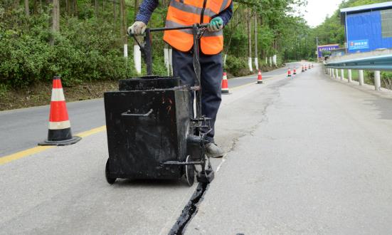 公路養(yǎng)護(hù)行業(yè)發(fā)展報(bào)告：我國(guó)公路養(yǎng)護(hù)市場(chǎng)每年規(guī)模超1000億元人民幣