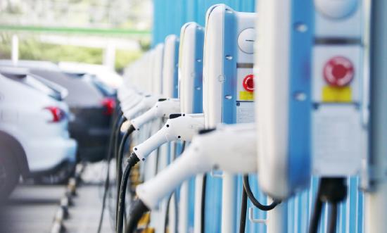 充電設施行業(yè)分析：新能源汽車保有量超過2000萬輛 多家企業(yè)正推動共享充電設施落地