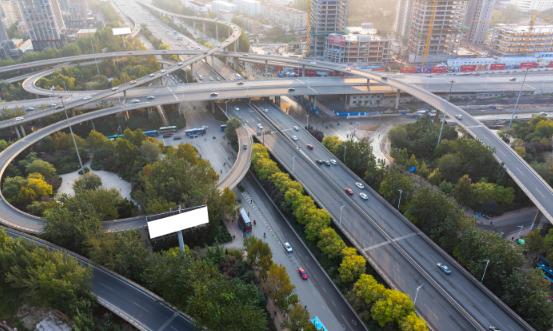 2025中國智慧交通產(chǎn)業(yè)：車路云一體化重構百億級市場新秩序