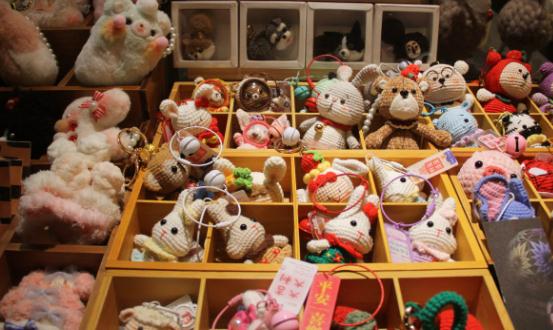 潮流玩具行業(yè)發(fā)展如何?潮玩市場規(guī)模持續(xù)增長，國產(chǎn)娃衣爆單