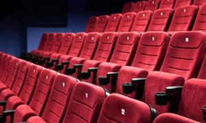 2025年中國(guó)電影院行業(yè)商業(yè)模式與發(fā)展現(xiàn)狀分析